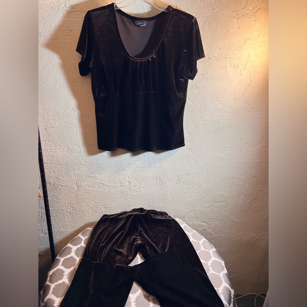 Brown Velvet 2pc set Top and Pants Gemini M/L
Y2K scoop neck top flare leg pant